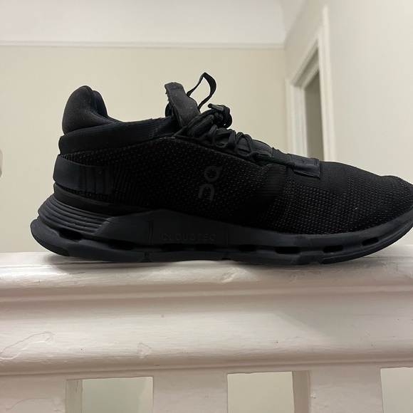 Men's 9.5US - On Cloud x Swiss Engineering 'All Black' - Picture 3 of 7